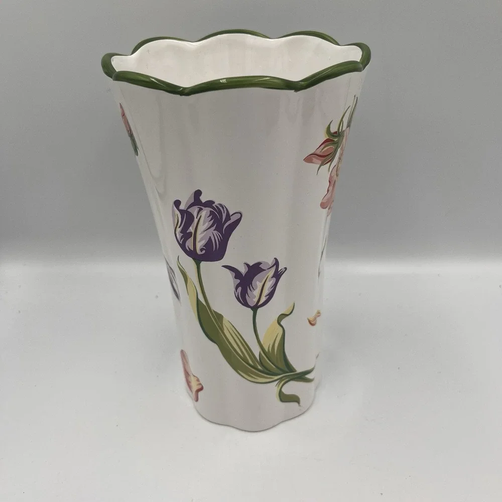 Vintage Tiffany & Co. Tiffany Petals Vase 1998 Classic Luxury Pretty Floral